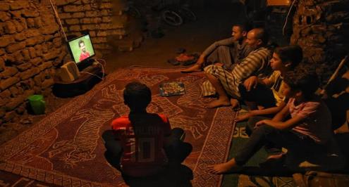 من المنوفية.. قصة الصورة الأشهر لاحتفال أسرة بفوز صلاح بـ "الشامبيونزليج"